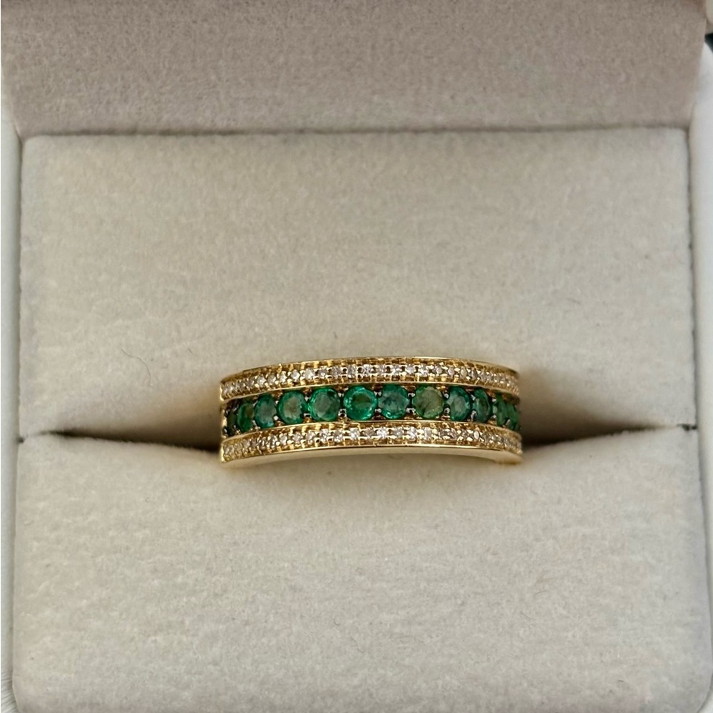 Tsavorite 3/4 (ct. t.w)Diamond (1/5ct t.w)Ring in 14K Gold.